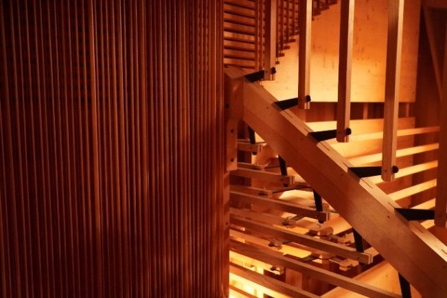 Blick in das Innere der Wegscheider-Orgel mit hölzerner Traktur