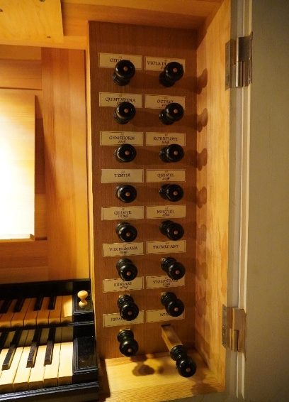 Registerzüge und Klaviaturbacken der Wegscheider-Orgel