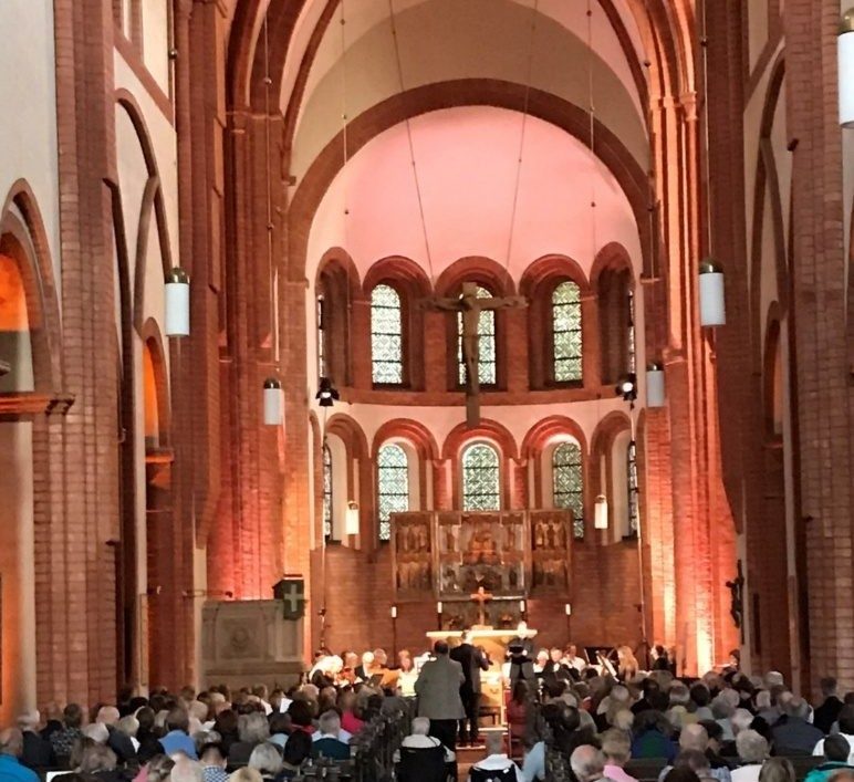 Konzert in der voll besetzten Klosterkirche Lehnin